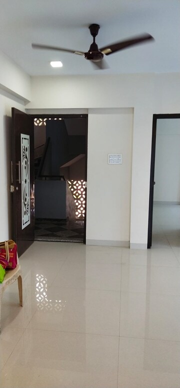 Room in 2 BHK Apartment at Kalina – for Rent