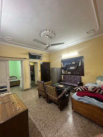 Living Room in 1.5 BHK Independent House at Sector 35 – for Rent