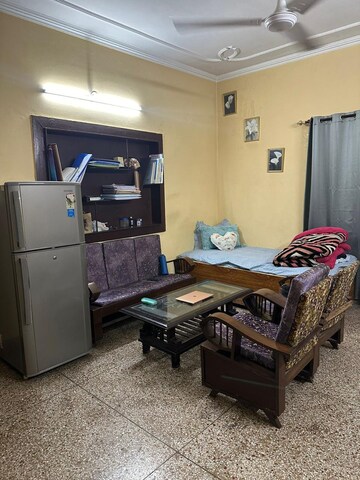 Living Room in 1.5 BHK Independent House at Sector 35 – for Rent