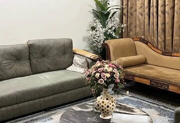 Living Room in 2 BHK Independent House at Aliganj – for Rent