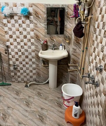 Attached Bathroom in 2 BHK Independent House at Aliganj – for Rent