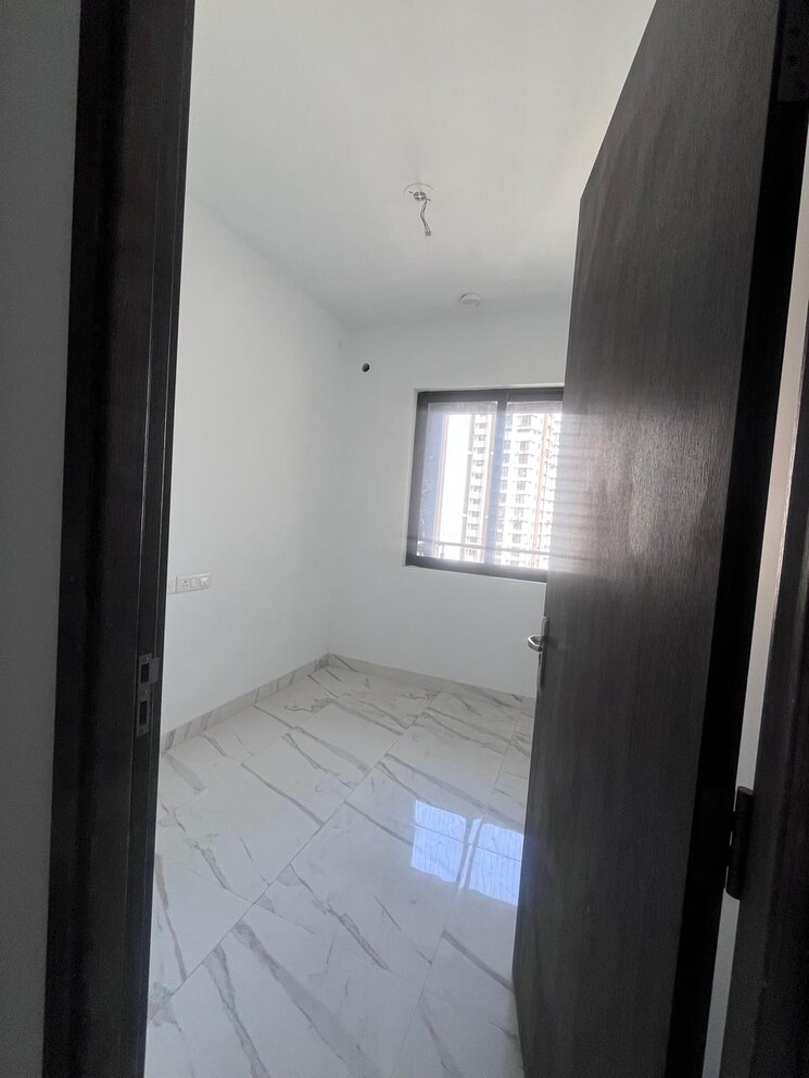 Room, risland-the-icon 2 Bedroom 636 Sq.Ft. Apartment In Dhokali Thane 8502917