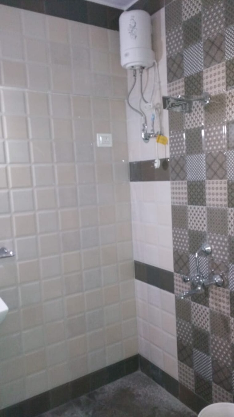Bathroom, lok-sarita 3 Bedroom 1050 Sq.Ft. Apartment In Andheri East Mumbai 8502939