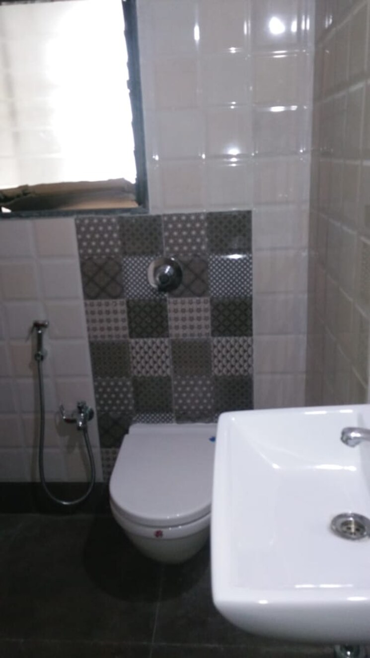 Bathroom, lok-sarita 3 Bedroom 1050 Sq.Ft. Apartment In Andheri East Mumbai 8502939