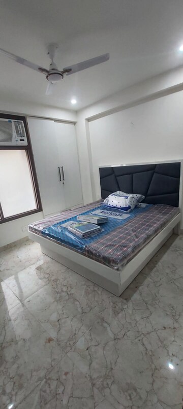 Room in 2 BHK Builder Floor at Sector 27 – for Rent