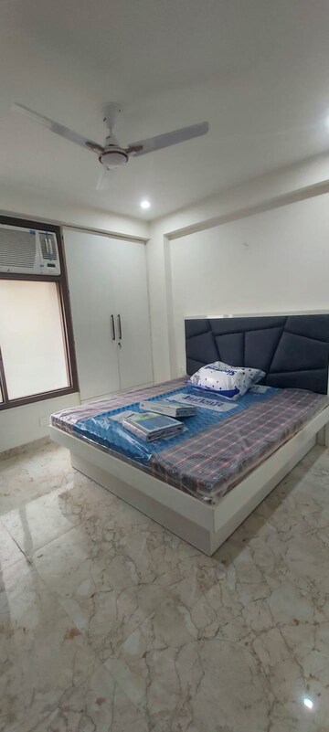 Room in 2 BHK Builder Floor at Sector 27 – for Rent