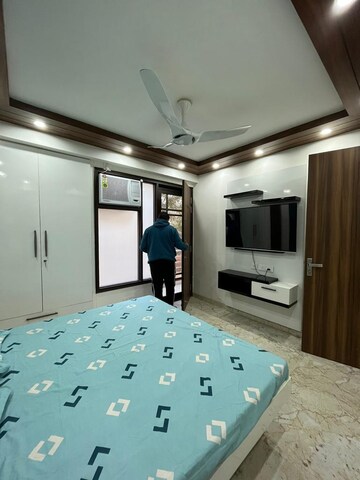 Room in 2 BHK Builder Floor at Sector 27 – for Rent