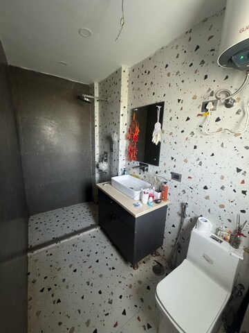 Swimming Pool in 2 BHK Builder Floor at Sector 27 – for Rent