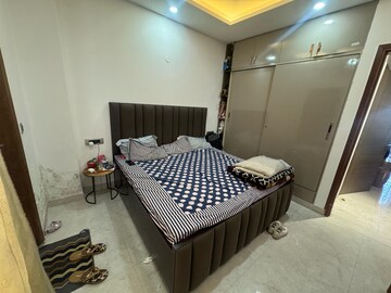 Room in 2 BHK Builder Floor at Sector 27 – for Rent
