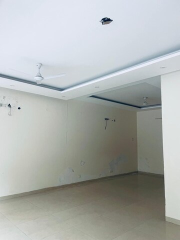 Room in 3 BHK Builder Floor at Sector 45 – for Rent