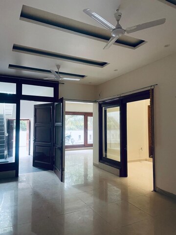 Room in 3 BHK Builder Floor at Sector 45 – for Rent