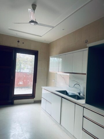 Kitchen in 3 BHK Builder Floor at Sector 45 – for Rent