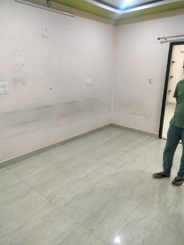 Room in 2 BHK Builder Floor at Kamta – for Rent