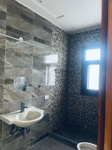 Attached Bathroom in 3 BHK Builder Floor at Sector 45 – for Rent