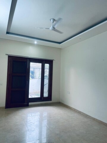 Room in 3 BHK Builder Floor at Sector 45 – for Rent