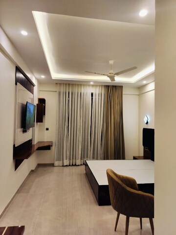 Room in Studio Apartment at Omaxe Hazratganj, Gomti Nagar – for Rent
