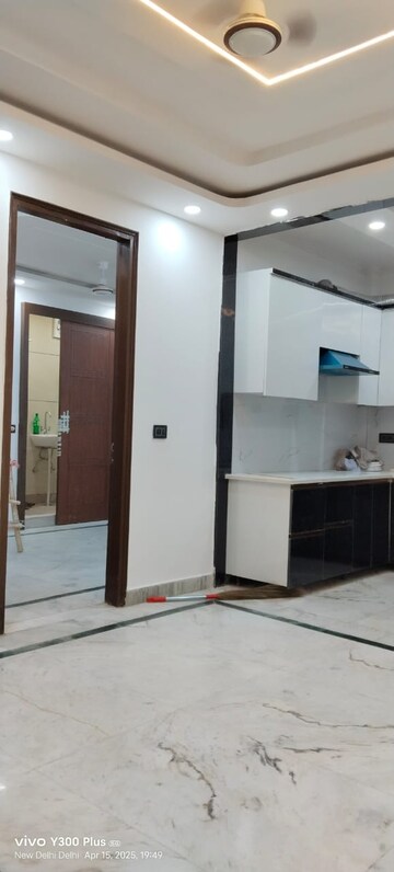 Room in 3 BHK Apartment at Himgiri Apartments, Govindpuri – for Rent