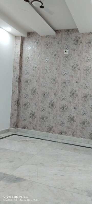 Room in 3 BHK Apartment at Himgiri Apartments, Govindpuri – for Rent