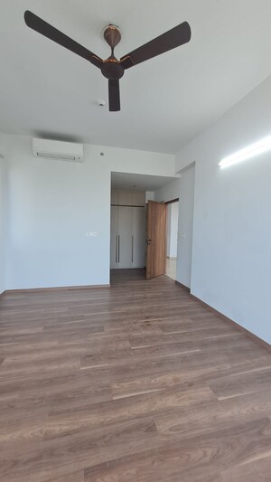 Room in 3 BHK Apartment at Orchid Petals, Sector 49 – for Sale