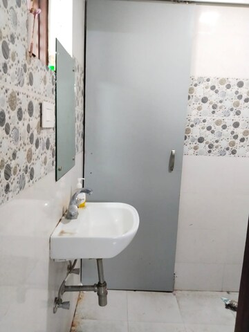 Attached Bathroom in 2.5 BHK Builder Floor at Ansal Plaza Sector-23, Sector 23 – for Rent