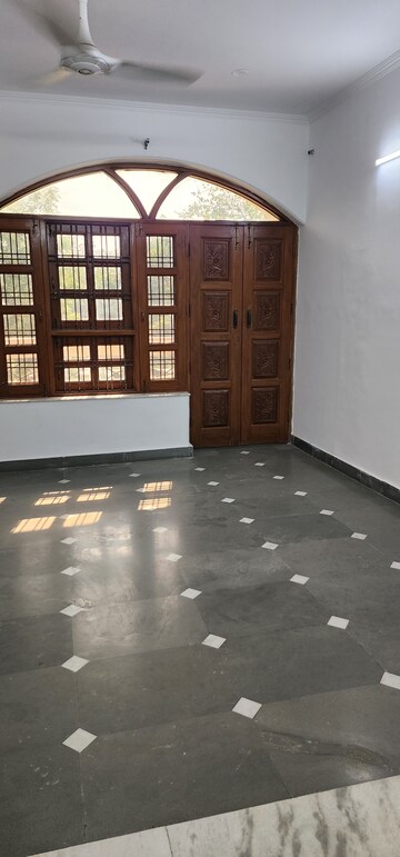 Living Room in 2 BHK Builder Floor at Sector 28 – for Rent