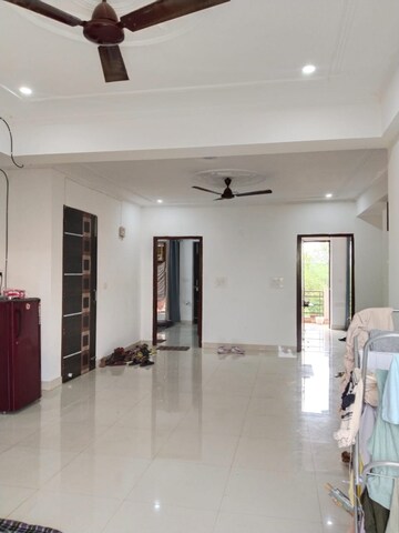 Room in 2.5 BHK Builder Floor at Ansal Plaza Sector-23, Sector 23 – for Rent