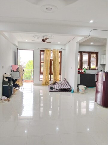 Room in 2.5 BHK Builder Floor at Ansal Plaza Sector-23, Sector 23 – for Rent