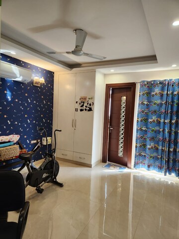 Room in 3 BHK Builder Floor at RWA Residential Society Sector 46, Sector 46 – for Rent