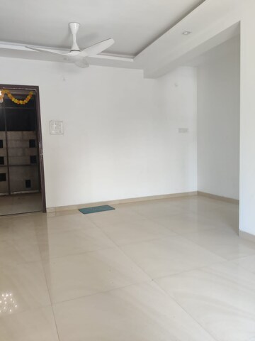 Room in 2 BHK Apartment at Avant Hillway, Goregaon East – for Sale
