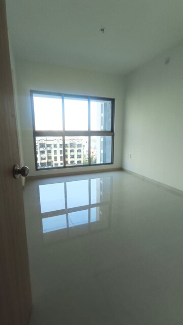 Room in 1 BHK Apartment at Lotus  Lotus Heights, Malad West – for Rent