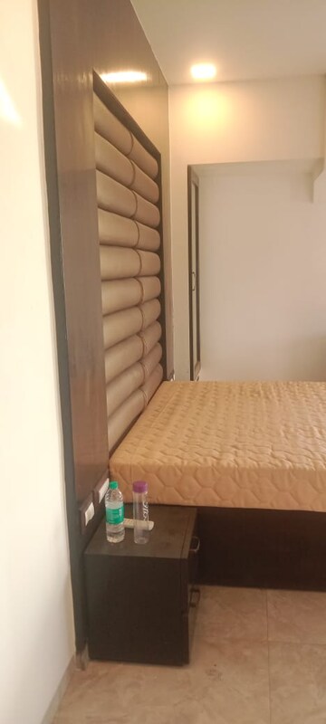 Room in 3 BHK Apartment at NRI Complex Phase 2, Seawoods – for Rent