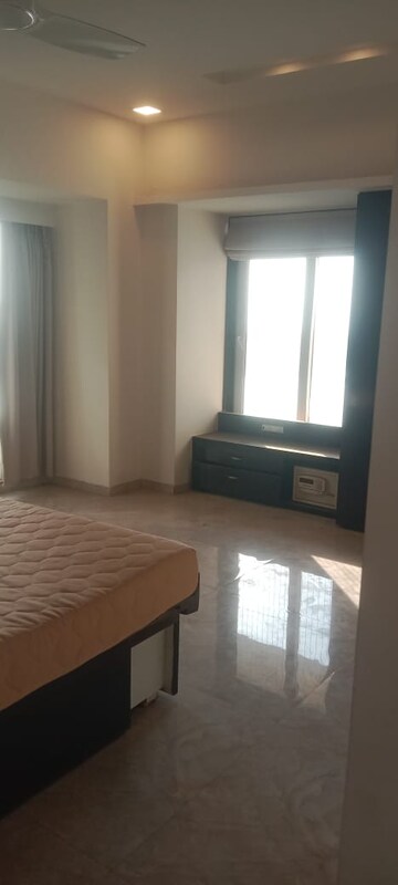 Room in 3 BHK Apartment at NRI Complex Phase 2, Seawoods – for Rent