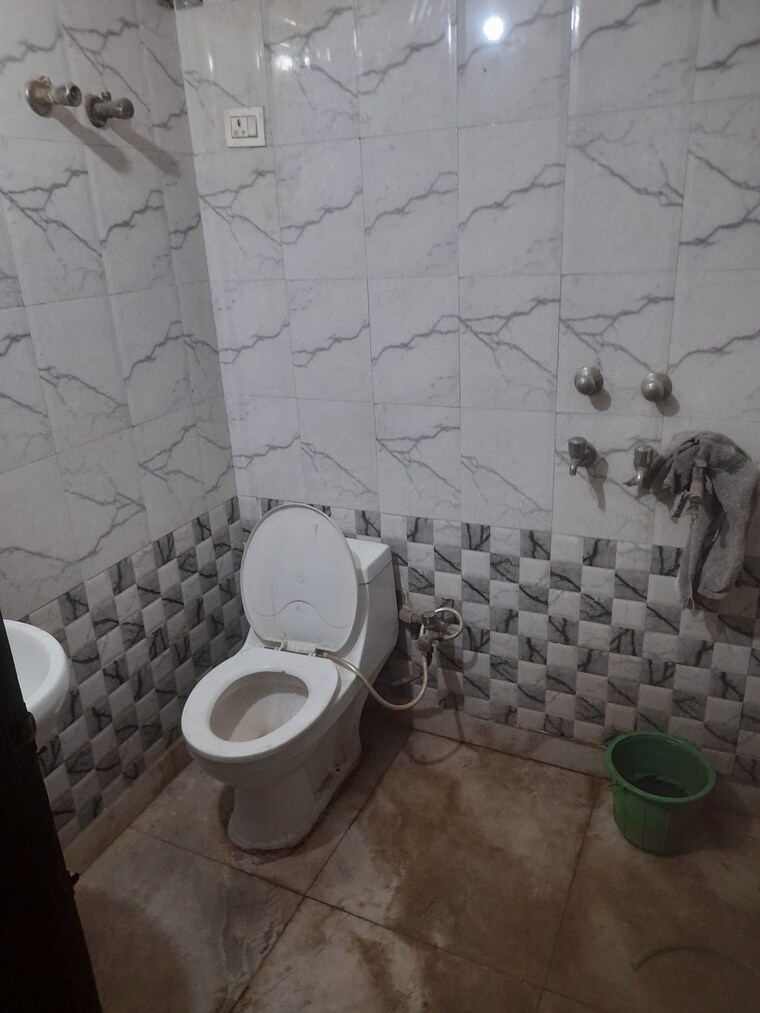 Bathroom, plus-senate-court 1 Bedroom 640 Sq.Ft. Apartment In Sector 62 Gurgaon 8503282