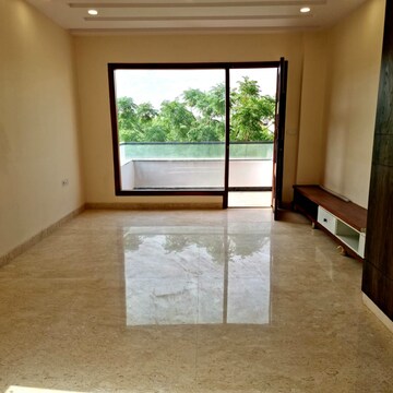 Room in 3.5 BHK Villa at Sector 23 – for Rent