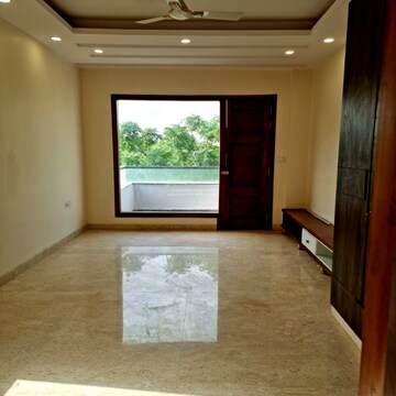 Room in 3.5 BHK Villa at Sector 23 – for Rent