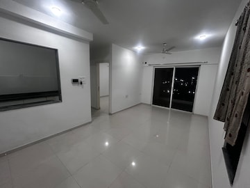 Room in 2 BHK Apartment at Godrej Elements, Hinjewadi – for Rent