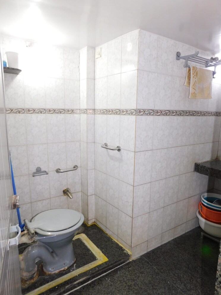 Attached Bathroom, parimal-heights 3 Bedroom 1550 Sq.Ft. Apartment In Juhu Mumbai 8503313