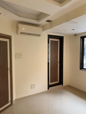 Room in 3 BHK Apartment at Bandstand Apartment, Bandra West – for Rent