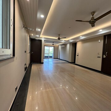 Living Room in 3.5 BHK Builder Floor at Sector 23 – for Rent