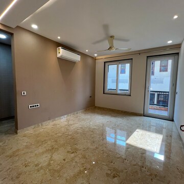 Room in 3.5 BHK Builder Floor at Sector 23 – for Rent