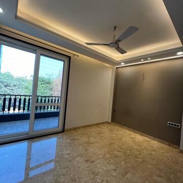 Room in 3.5 BHK Builder Floor at Sector 23 – for Rent