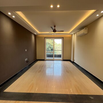 Room in 3.5 BHK Builder Floor at Sector 23 – for Rent