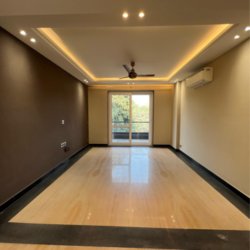 Room in 3.5 BHK Builder Floor at Sector 21 – for Rent