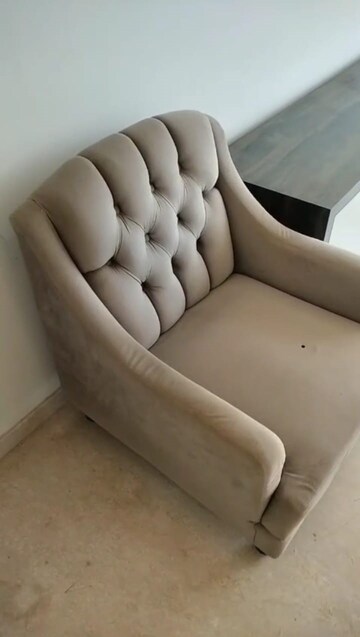 Living Room in 2 BHK Apartment at Parel – for Rent