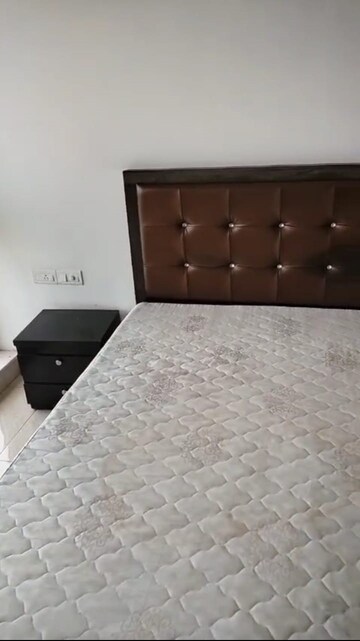 Room in 2 BHK Apartment at Parel – for Rent