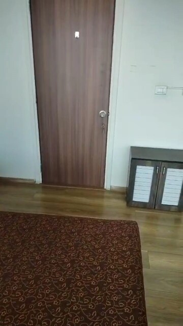 Room in 2 BHK Apartment at Parel – for Rent