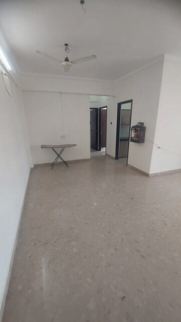 Room in 3 BHK Apartment at Satellite Tower, Goregaon East – for Rent