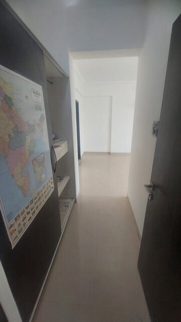 Room in 3 BHK Apartment at Satellite Tower, Goregaon East – for Rent