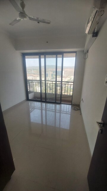 Room in 3 BHK Apartment at Satellite Tower, Goregaon East – for Rent