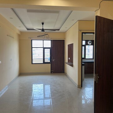 Room in 3.5 BHK Builder Floor at Sector 52 – for Rent